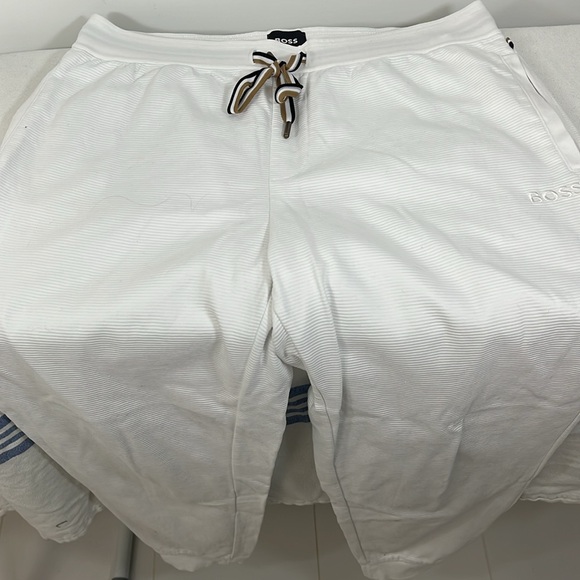 Hugo Boss”Heritage”Sweat Pants size XL. Waist is 34”-38”and inseam 29”. Like New - Picture 6 of 14